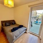 Modern Apartment With Large Patio In Central Marylebone