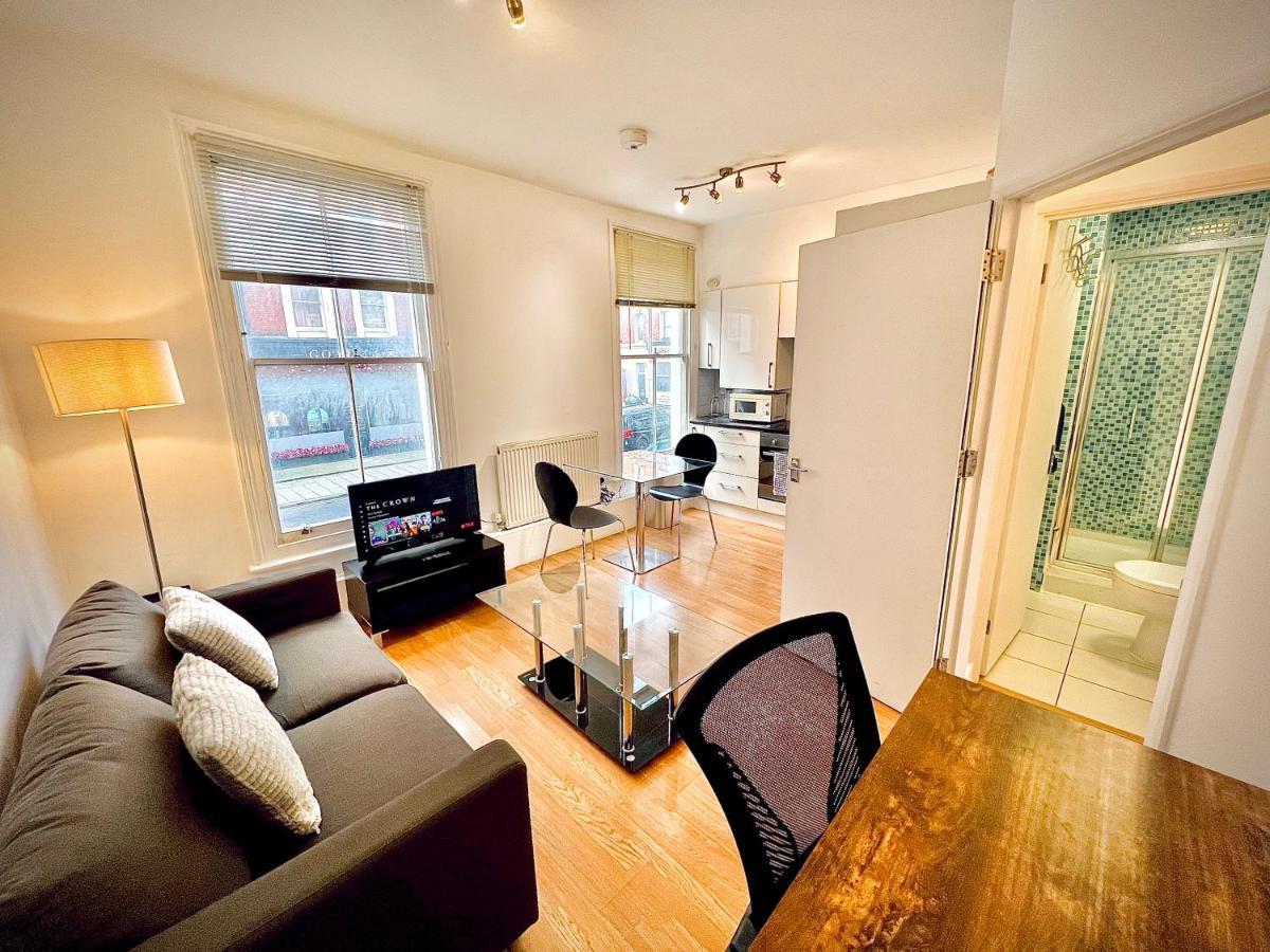 Modern With Large Patio In Marylebone Londra