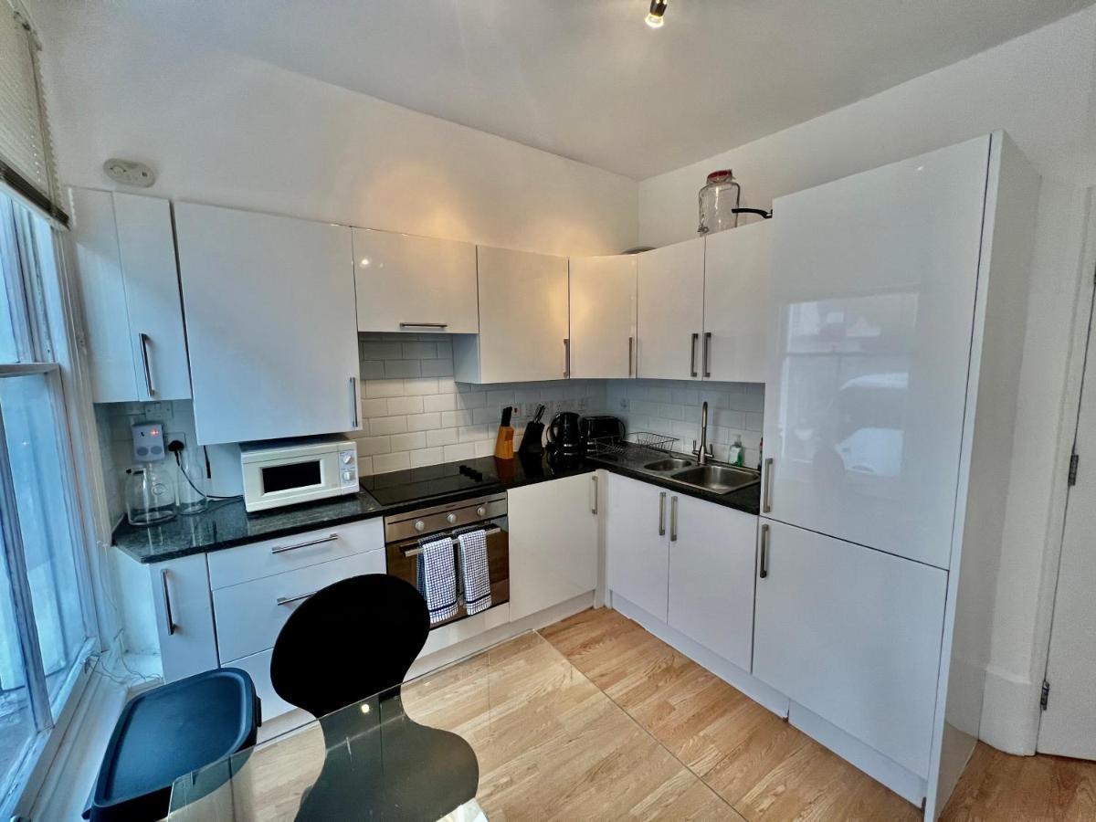 Modern With Large Patio In Marylebone Londra